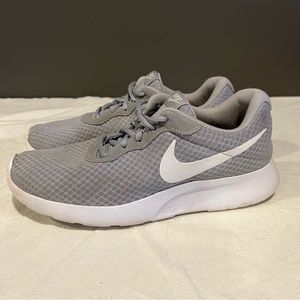 Nike Womens Tanjun 812655-010 Gray Running Shoes Sneakers Size 9.5